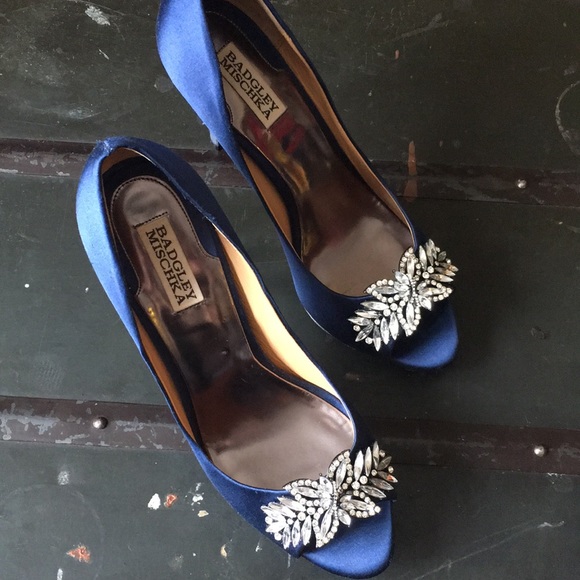 Badgley Mischka Shoes - Badgley Mischka Peep toe Pump